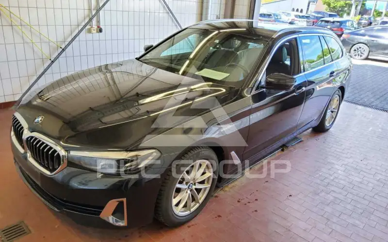 2023 BMW 520