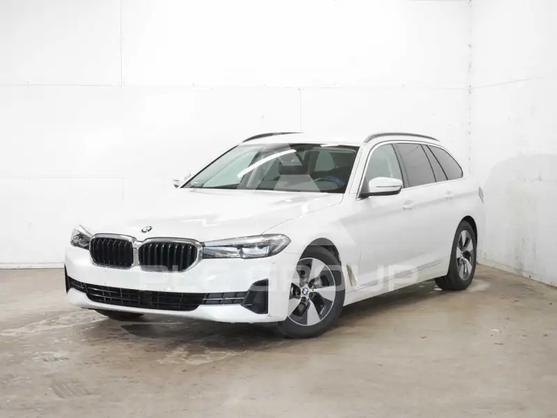 2023 BMW 520