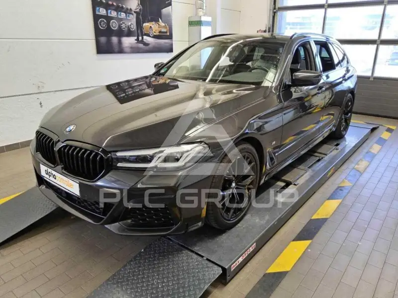 2023 BMW 520