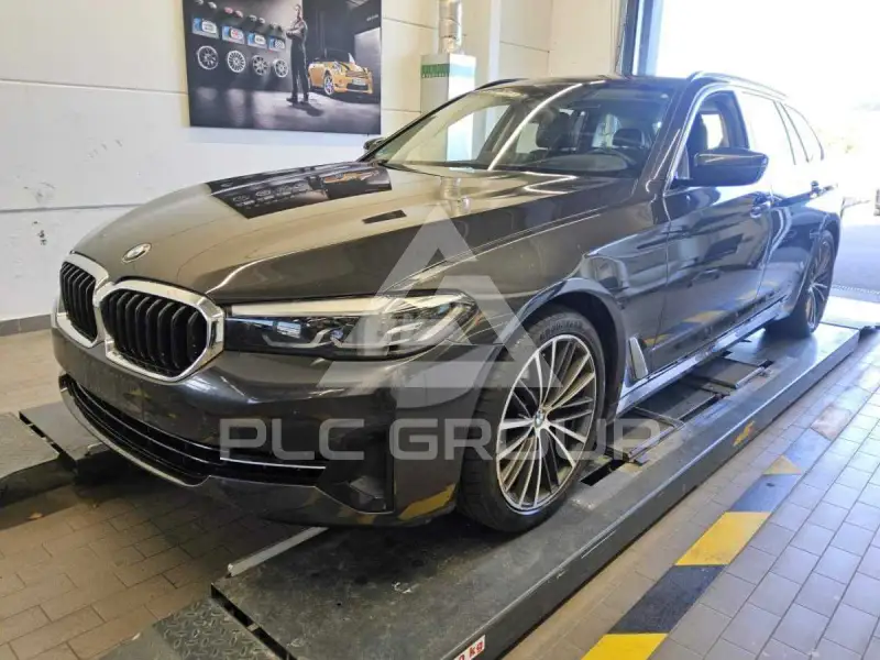 2023 BMW 520