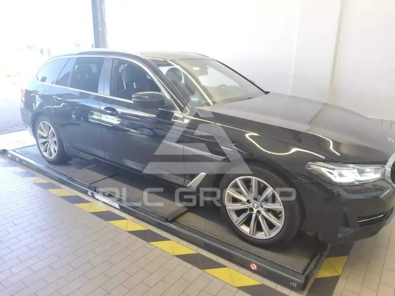 2023 BMW 520