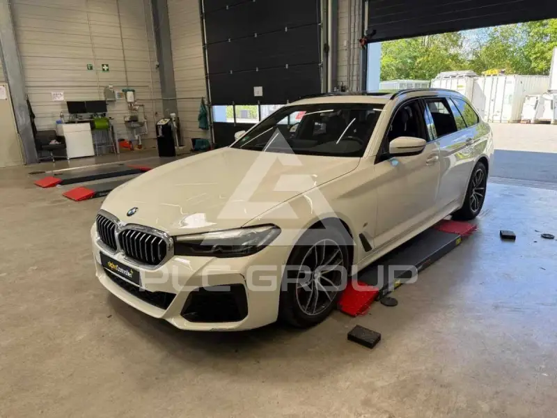 2023 BMW 520