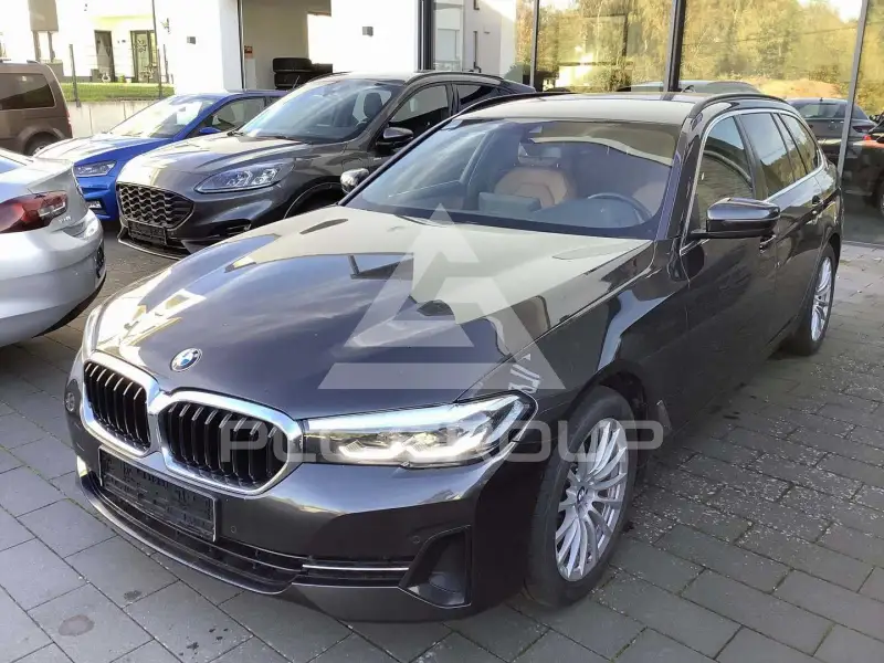 2023 BMW 520