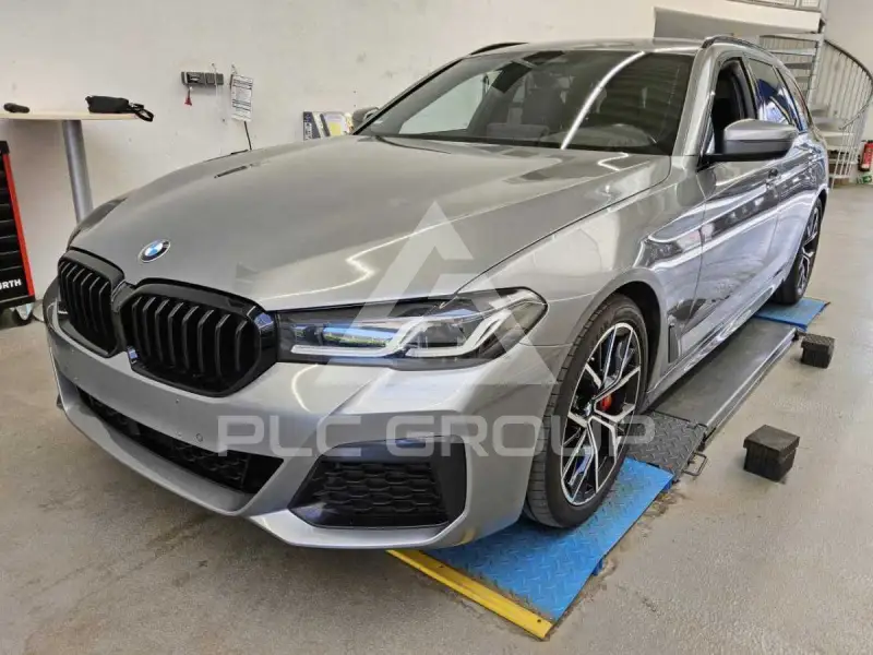 2023 BMW 520