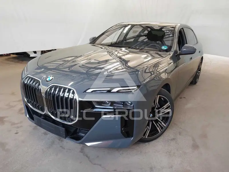 2025 BMW 740