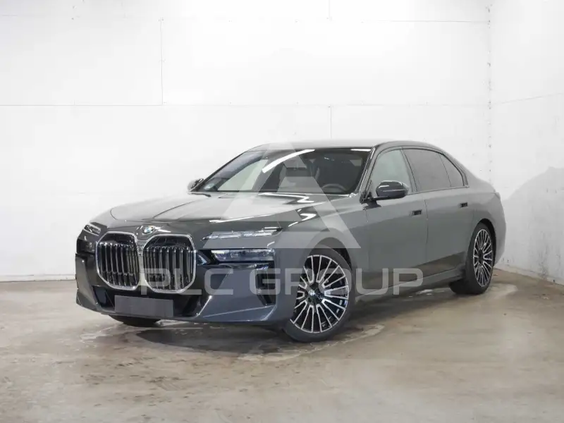 2025 BMW 740
