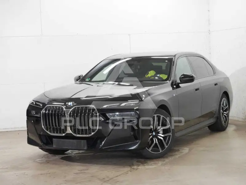 2025 BMW 740