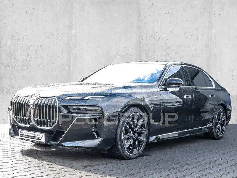 2025 BMW 740