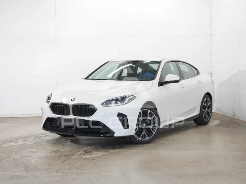 2025 BMW 220