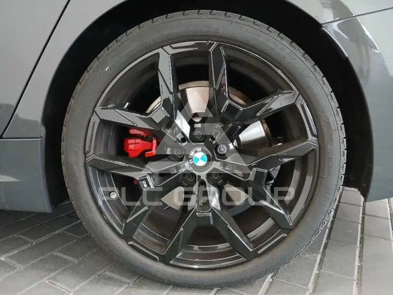2025 BMW 320