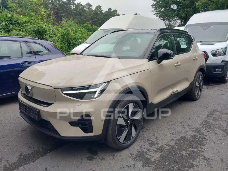 2025 Volvo XC40