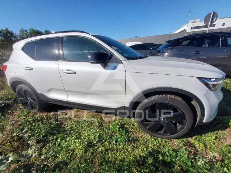 2025 Volvo XC40
