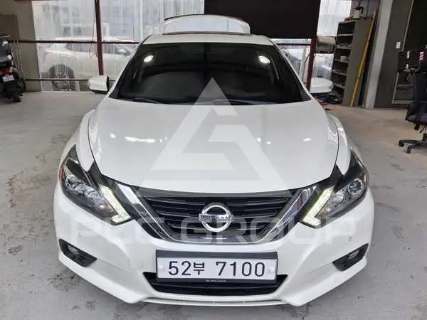 2017 Nissan 