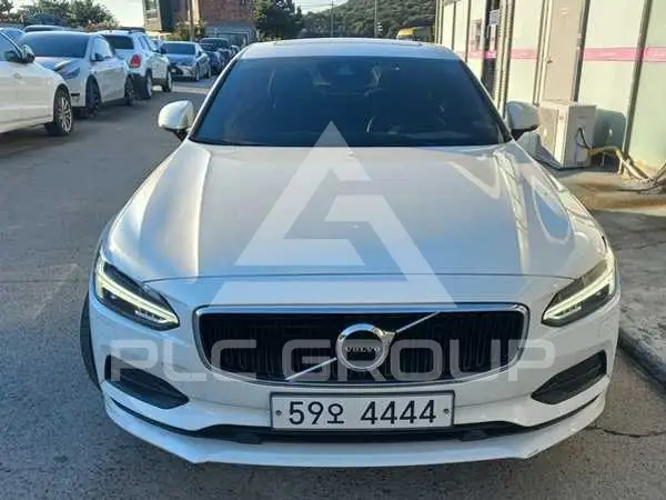 2017 Volvo S90