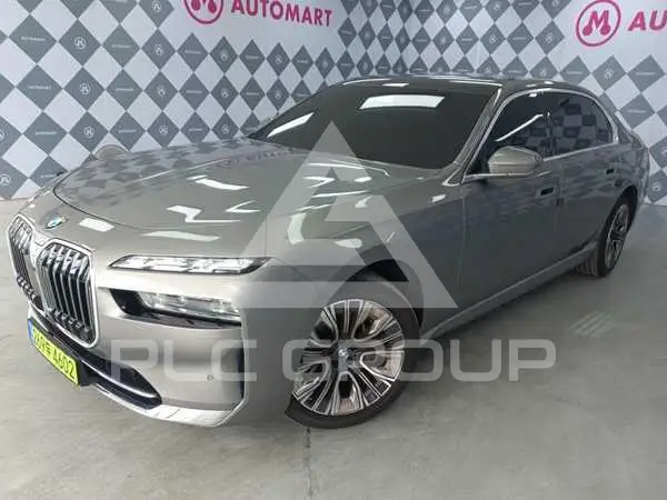 2023 BMW 740