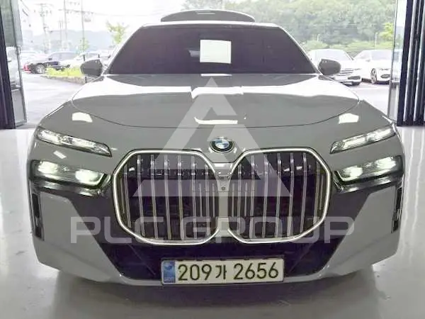 2023 BMW 740