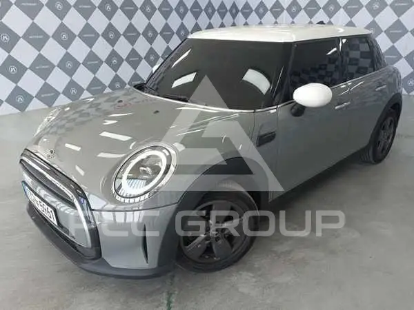 2023 BMW 