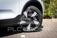 2025 Volvo EX 40