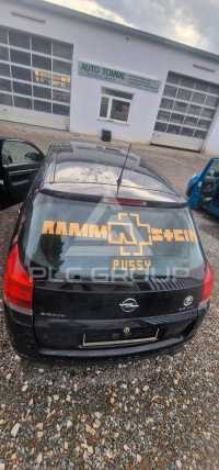 2004 Opel Signum