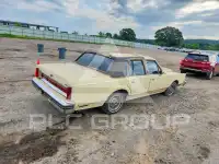 1981 Lincoln Town photo
