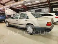 1989 Mercedes Benz E 300 photo