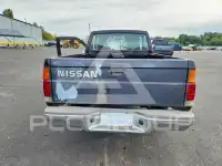 1990 Nissan Navara photo