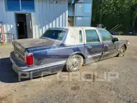 1996 Lincoln Town photo