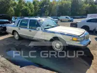1997 Lincoln Town photo