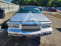 1997 Lincoln Town photo