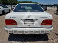 1998 Mercedes Benz E-Class photo