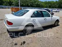 1998 Mercedes Benz E-Class photo