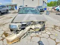 1999 Ford CROWN фото