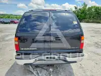 2000 Chevrolet Suburan photo