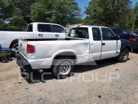 2000 Chevrolet S10 фото