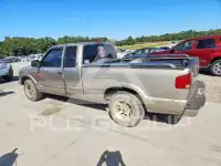 2000 Chevrolet S10 photo