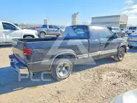 2000 Chevrolet S10 фото