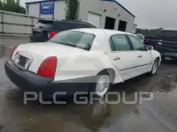 2000 Lincoln Town фото