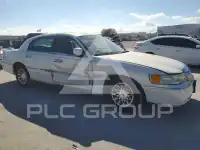 2000 Lincoln Town photo