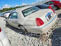 2000 Lincoln Town photo