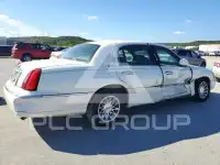 2000 Lincoln Town photo