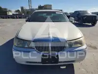 2000 Lincoln Town photo