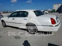 2000 Lincoln Town photo