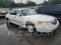2000 Lincoln Town фото