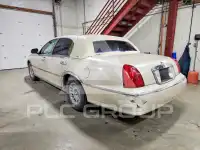 2000 Lincoln Town фото