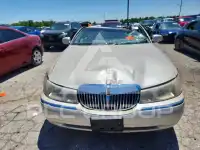 2000 Lincoln Town фото
