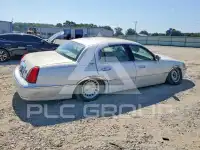 2000 Lincoln Town фото