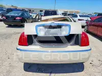 2000 Lincoln Town фото