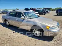 2000 Lincoln Town photo