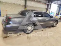 2000 Lincoln Town фото