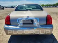 2000 Lincoln Town photo